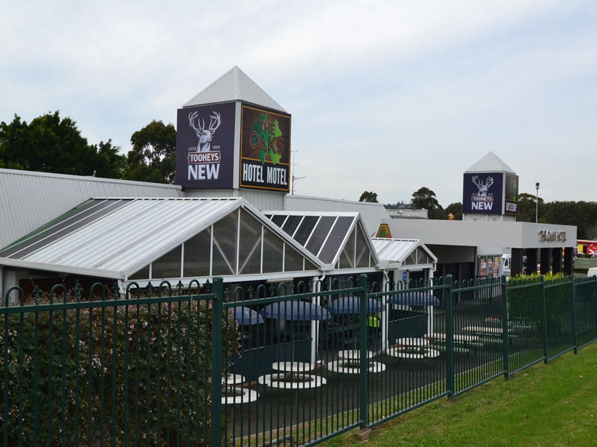 The Oaks Hotel Motel Albion Park Exterior photo