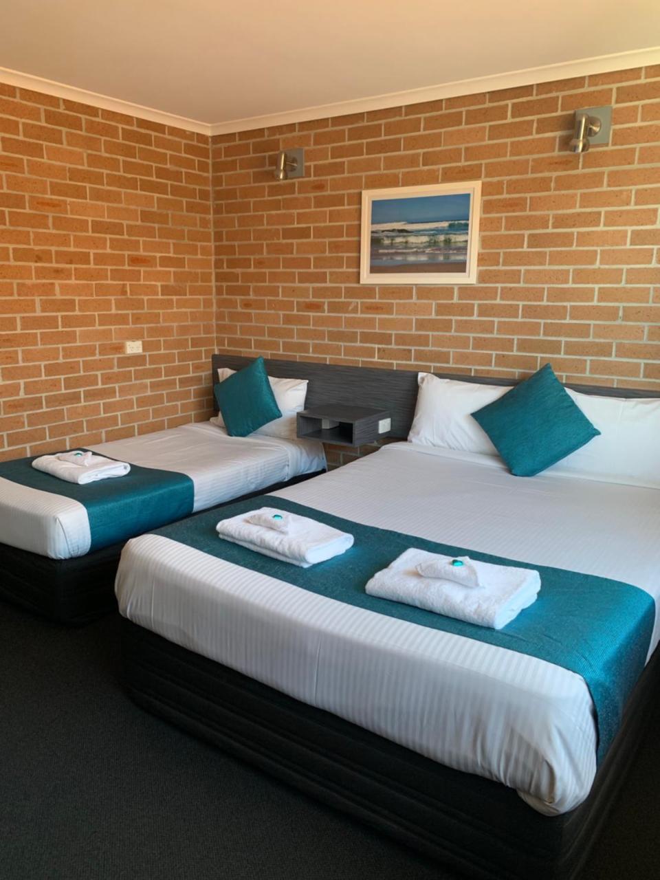 The Oaks Hotel Motel Albion Park Exterior photo