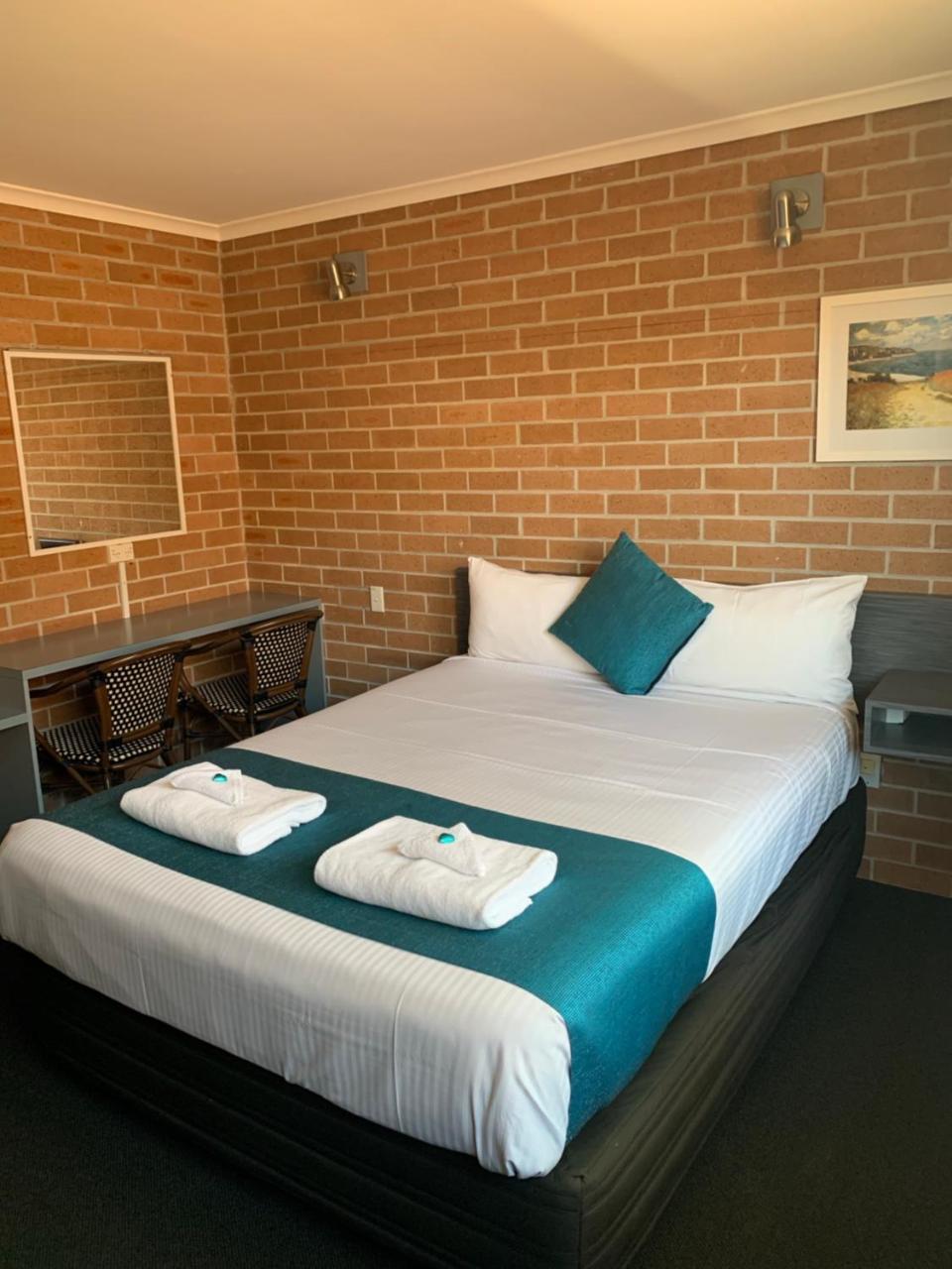 The Oaks Hotel Motel Albion Park Exterior photo